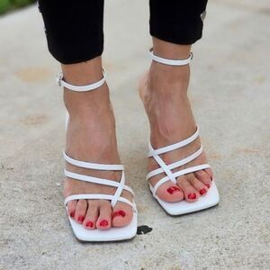 COPY Women's White Chunky Block Heel Square Toe Ring Sandals